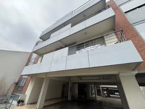 Excelente departamento 2 ambientes. Cochera. SUM. Olivos.