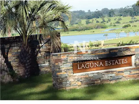 En venta lote en Manantiales, en Laguna Estates