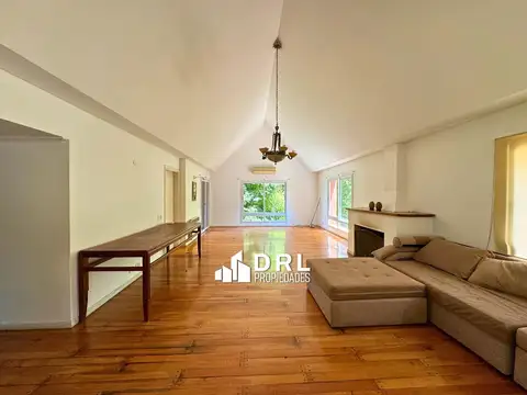 Casa 8 ambientes con 4 baños