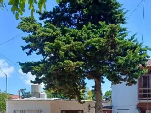 Casa en venta - 2 Dormitorios 2 Baños - Mar de Ajó