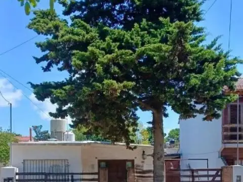 Casa en venta - 2 Dormitorios 2 Baños - Mar de Ajó