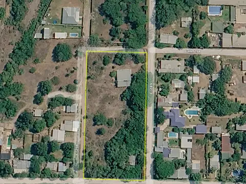 Casa quinta sobre solar amplio - posible proyecto de desarrollo urbano