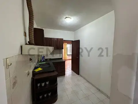 Casa 6 ambientes con 2 baños