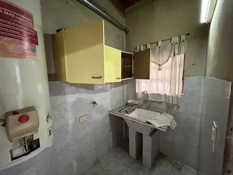 Casa 6 ambientes con 2 baños