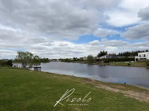 Lote a la Laguna en Venta. Amplia vista. Barrio Cerrado. Escobar