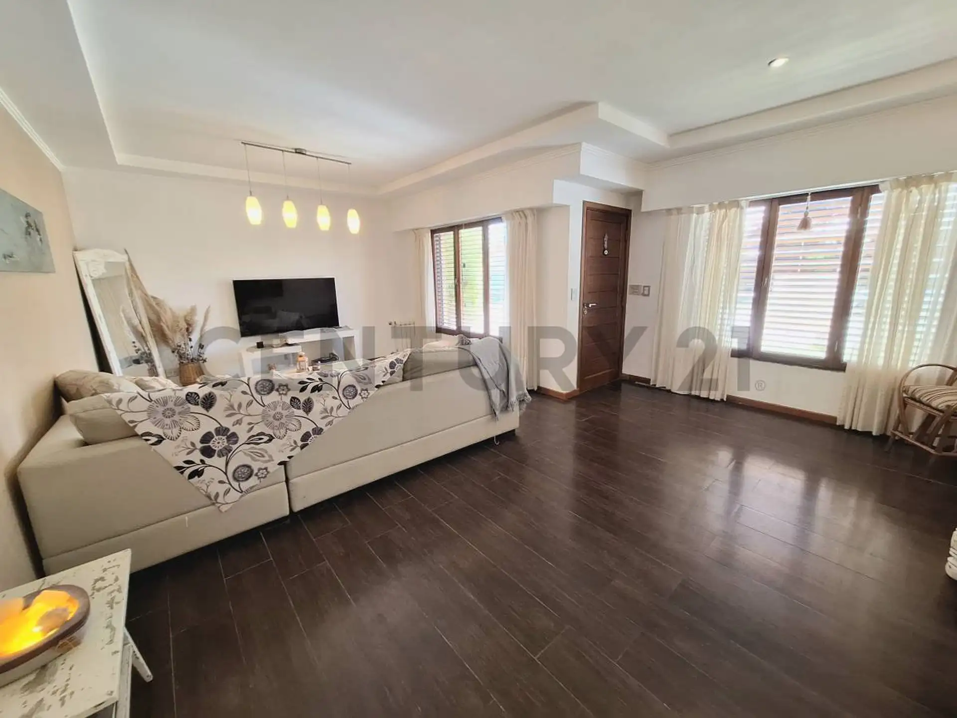 Chalet 6 ambientes nuevo en zona San Carlos