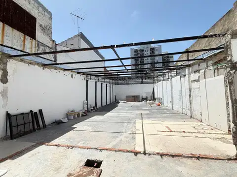 Depósito con local 225 mts cubiertos sobre Av Nazca Mixt 3 Paternal