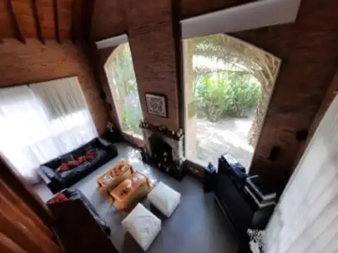 Casa en Alquiler con 5 cocheras