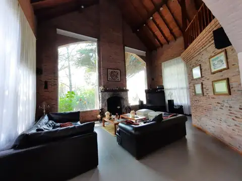 Casa 5 ambientes con 4 baños