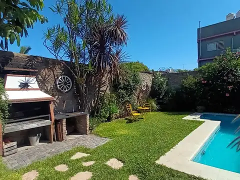 CASA 5 AMB +SALON C/PARQUE Y PISCINA