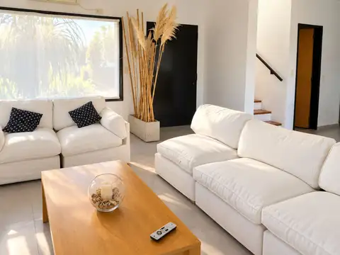 Casa en Alquiler en Quintas Del Sol, USD 1.400