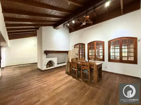 Casa 8 ambientes con 3 baños