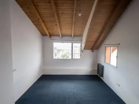 Casa en Alquiler con 1 cochera