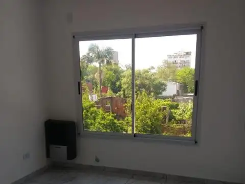 Casa Triplex en alquiler 3 ambientes con terraza en Tigre Centro