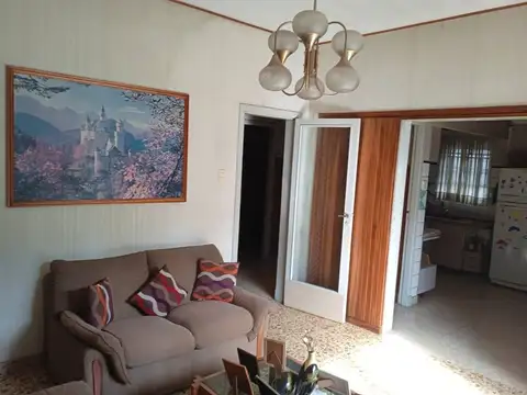 Casa 5 ambientes con 1 baño