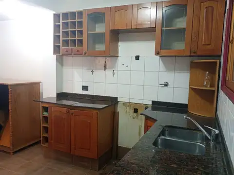 Casa 4 ambientes con 1 baño