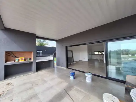 Casa 5 ambientes con 3 baños