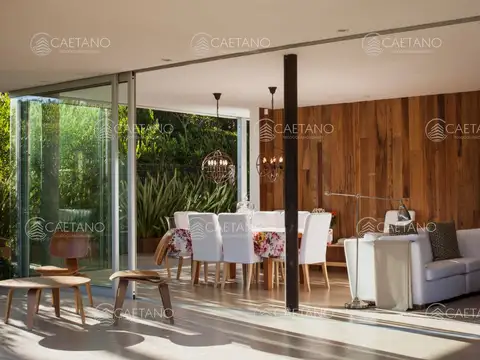 Casa 5 ambientes con 4 baños