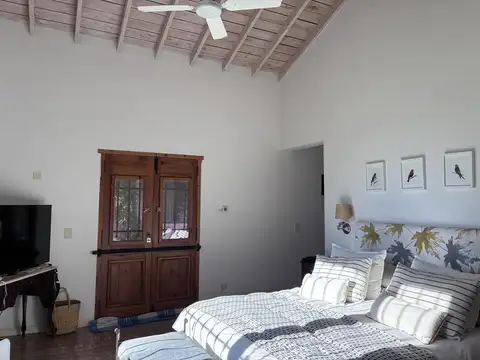 Casa 10 ambientes con 4 baños