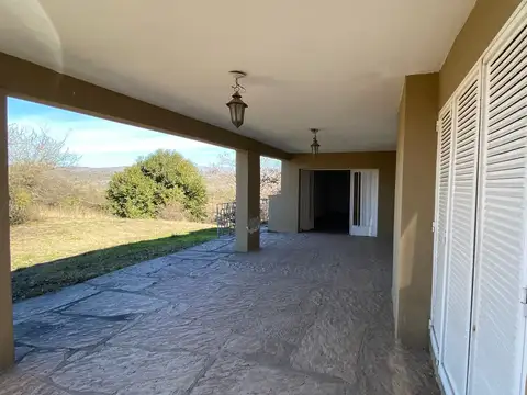 Casa 4 ambientes con 2 baños
