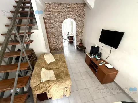 Depto Tipo Casa en Venta en Villa Luzuriaga, USD 82.000