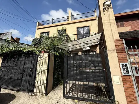 Venta Dúplex 3 ambientes con garaje, patio y terraza en Villa Luzuriaga