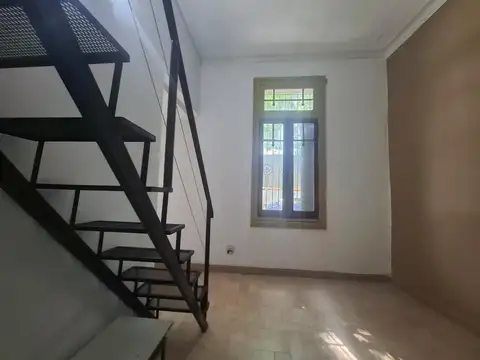 Venta. departamento 2 ambientes. Patio. Matheu 600. Almagro.