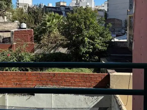 Monoambiente a metros de Av Rivadavia con balcon