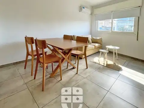 Del Valle Iberlucea 700