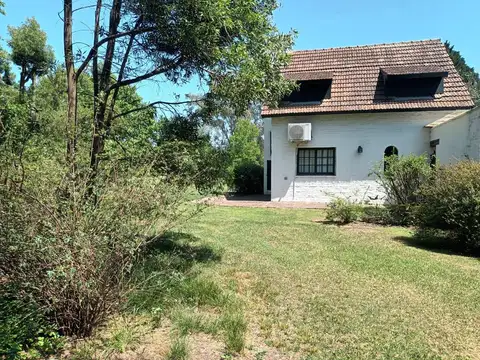 Casa en Alquiler con 3 cocheras