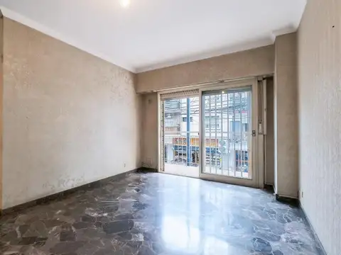 DTO. 4 amb. c/ depend. ptio y cochera - Villa del Parque