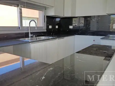 Casa en venta sobre lote interno en Barrio Vistas Puertos