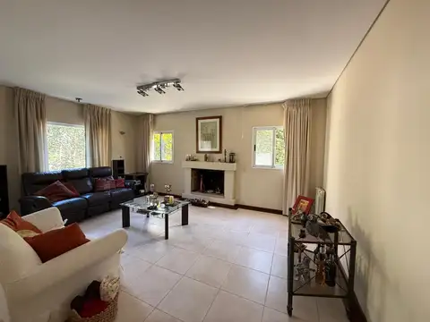Casa 7 ambientes con 5 baños