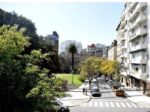 PISO SOBRE AV ALVEAR EXCLUSIVA UBICACION DE RECOLETA CON VISTA A PLAZA EDIFICIO DE ESTILO GRAN CATEGORIA