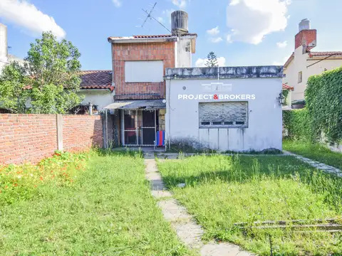 Casa a refaccionar en venta en Castelar Norte