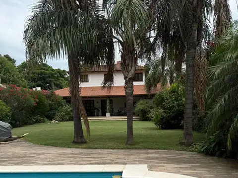 VENTA CASA 3 DORMITORIOS EN ARGUELLO APTO CREDITO