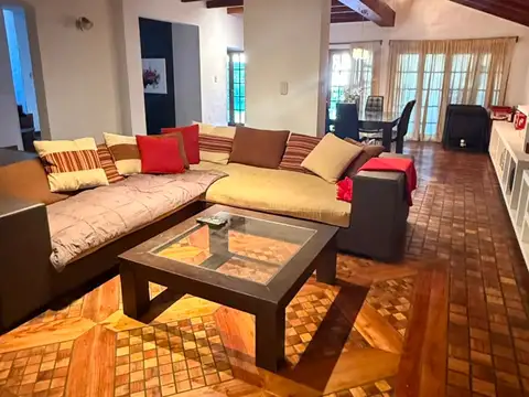Casa en Venta con 3 cocheras