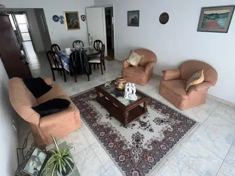 Depto. tres ambientes c/ dep. externo , zona Guemes