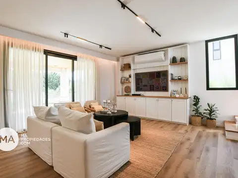 Casa 4 ambientes con 4 baños
