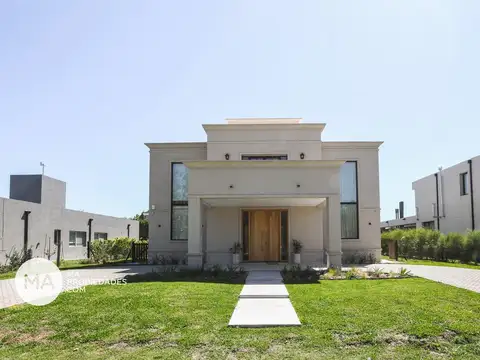 Venta | Casa de 3 dormitorios - Puerto Roldán