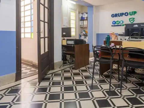 Casa 7 ambientes con 2 baños