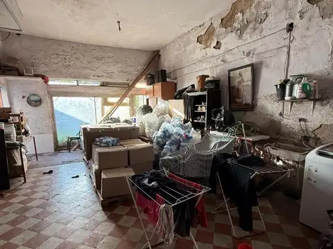 Casa en venta - 5 Dormitorios 3 Baños - Paternal