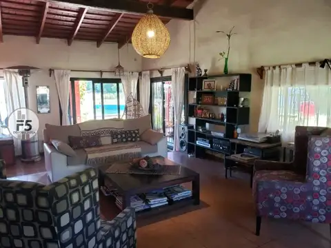 Casa en Venta con 2 cocheras