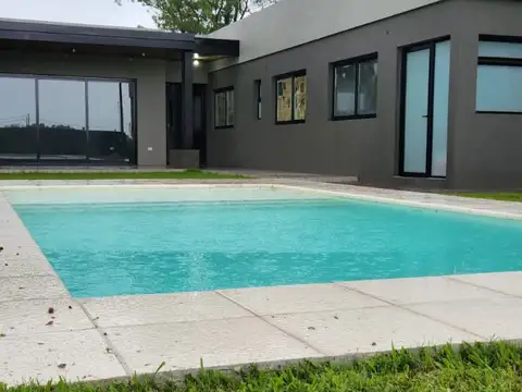 Casa 5 ambientes con 2 baños