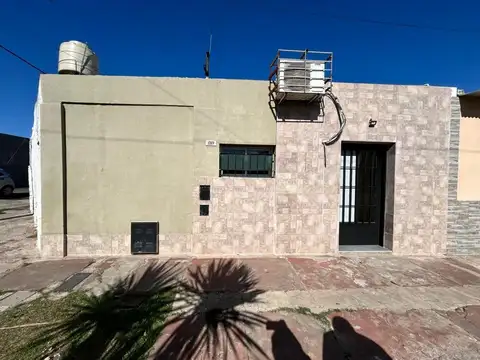 Amenabar 3200, casa de dos dormitorios, y patio, cochera