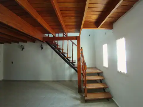 Casa en Alquiler con 1 cochera