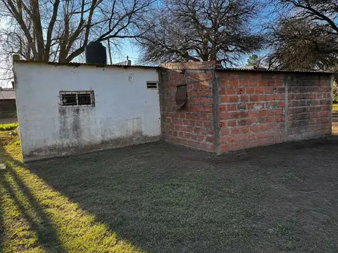 Casa 5 ambientes con 1 baño