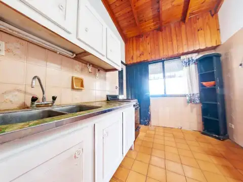 Venta de casa tipo quinta con pileta en amplio terreno en Trujui - Moreno