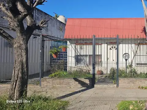 CASEROS CASA 2 AMB y DEPTO 2 AMB. S/LOTE PROPIO. COCHERA