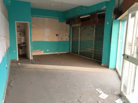 Local en Venta Via Púb.